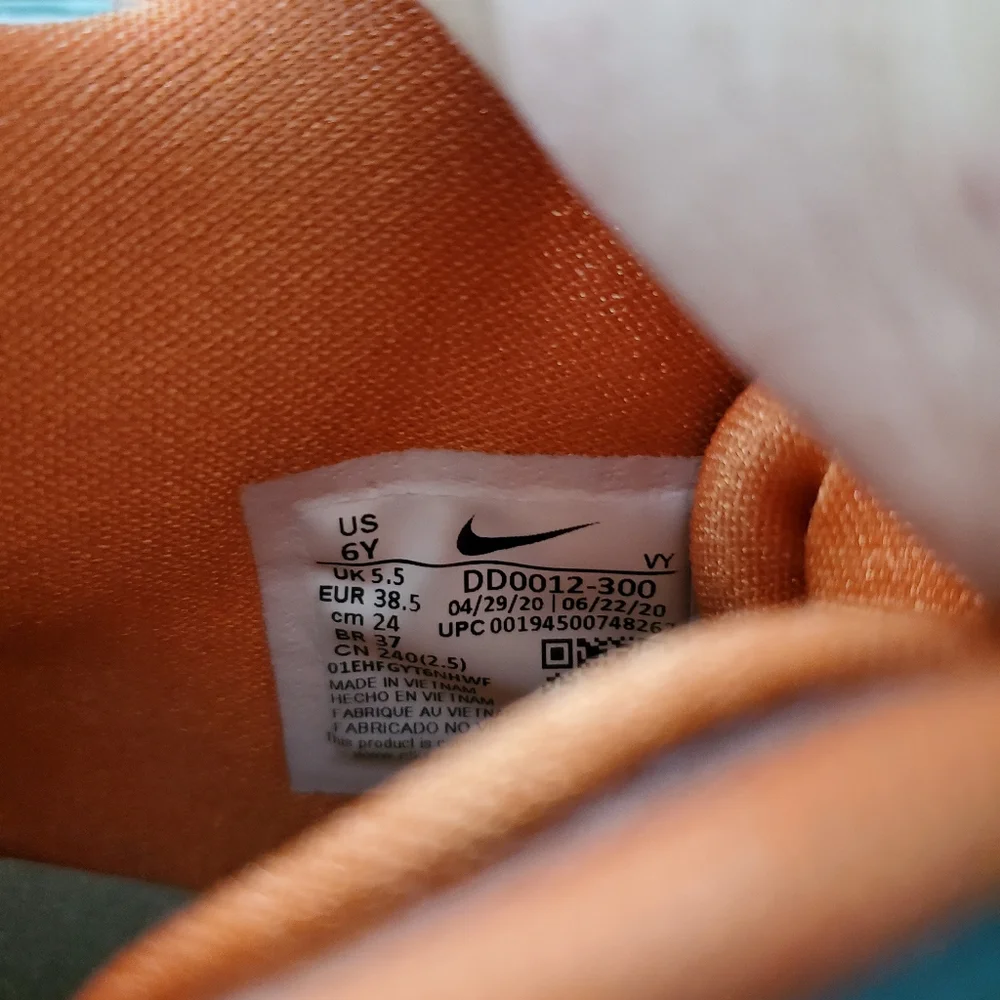 Nike zoom‎ freak 2 vintage green pistachio frost and orange sneakers